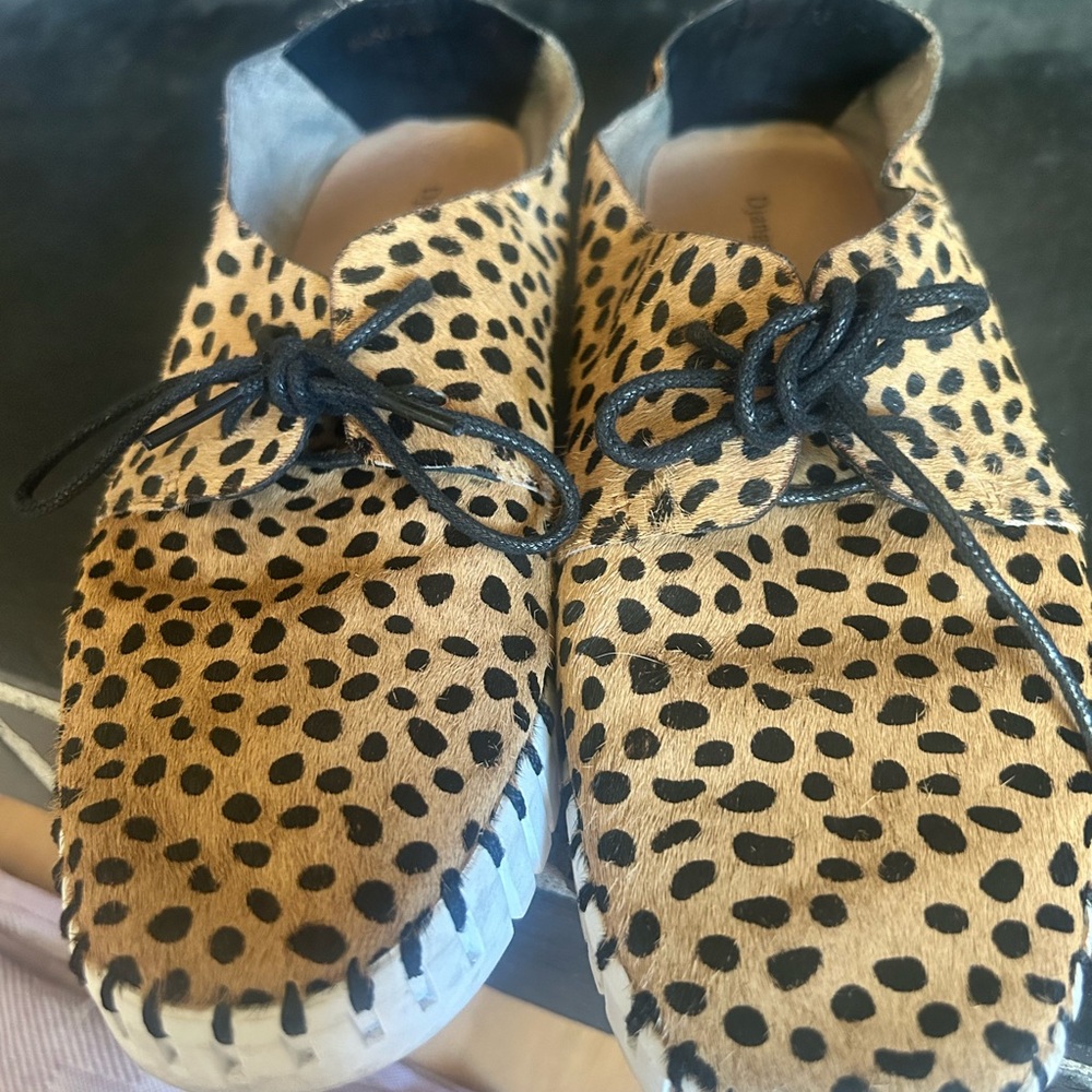 Stylish Leopard Print Flats, textured, great for walking, comfortable, size 6